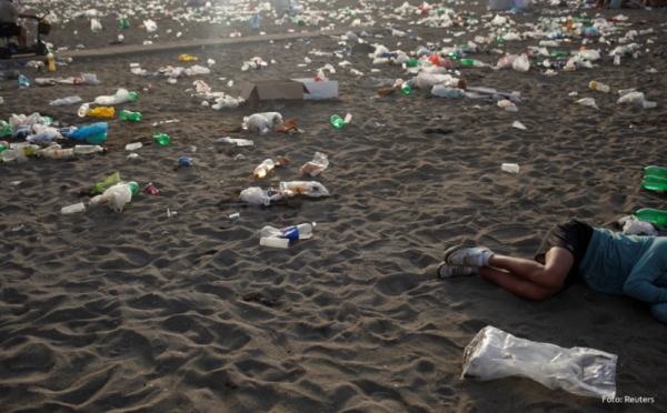 Sampah Cemari Pantai Malagueta di Malaga Spanyol