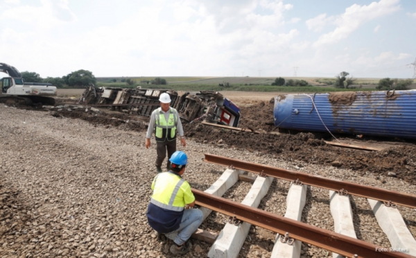 Pembuatan Rel Baru pada Lokasi Kereta Terguling di Turki