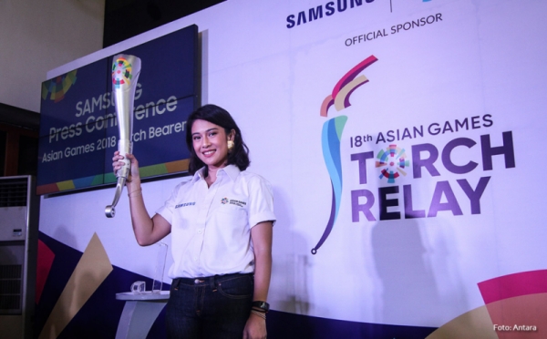 Dian Sastro dan Mikha Tambayong Jadi Duta Pembawa Obor Asian Games 2018