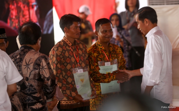 6.000 Masyarakat se-Provinsi Sumsel Terima Sertifikat Tanah dari Presiden Jokowi