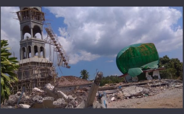 Membandingkan Foto Masjid Jabal Nur Lombok Utara Sebelum dan Pascagempa
