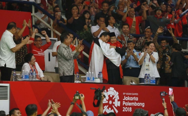 Berkat Atlet Pencak Silat Hanifan Yudani Kusuma, Jokowi-Prabowo Saling Berpelukan