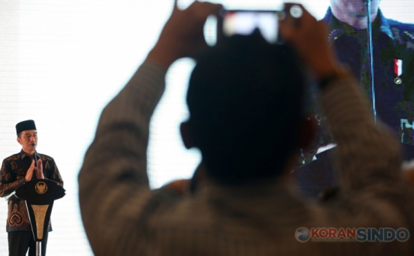 Presiden Jokowi Serahkan Sertifikat Tanah Kepada Warga Bogor