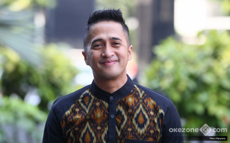 Senyum Ramah Irfan Hakim Saat Berpose