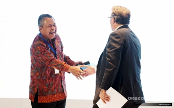 Gubernur BI & Presiden The Fed New York Hadir dalam Seminar Central Banking Forum