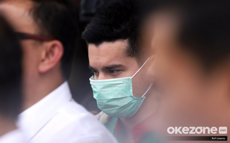 Rilis Kasus Narkoba, Steve Emmanuel Tutup Mulut dengan Masker