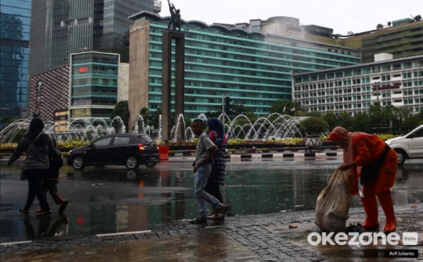 Sampah Sisa Malam Tahun Baru 2019 di Kawasan Bundaran HI