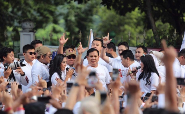 Ribuan Relawan Roemah Djoeang Ikuti Jalan Sehat Berama Prabowo, Titiek Soeharto Juga Hadir