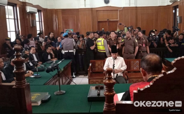 Tampilan Nyentrik Ahmad Dhani hingga Tulis Surat untuk Mama