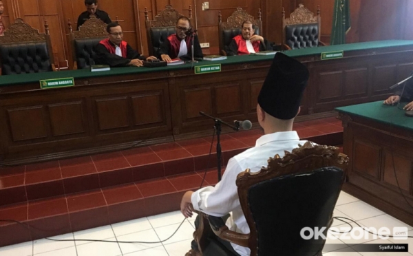 Tampilan Nyentrik Ahmad Dhani hingga Tulis Surat untuk Mama