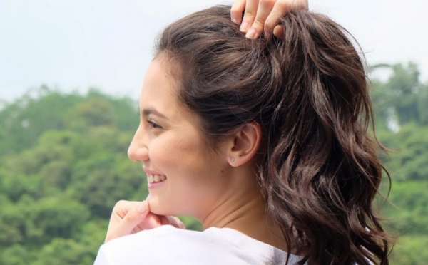 Tepergok Jalan Bareng Ariel Noah, Intip Pesona Cantiknya Pevita Pearce