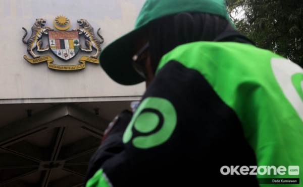Ratusan Pengemudi Gojek Geruduk Kedubes Malaysia