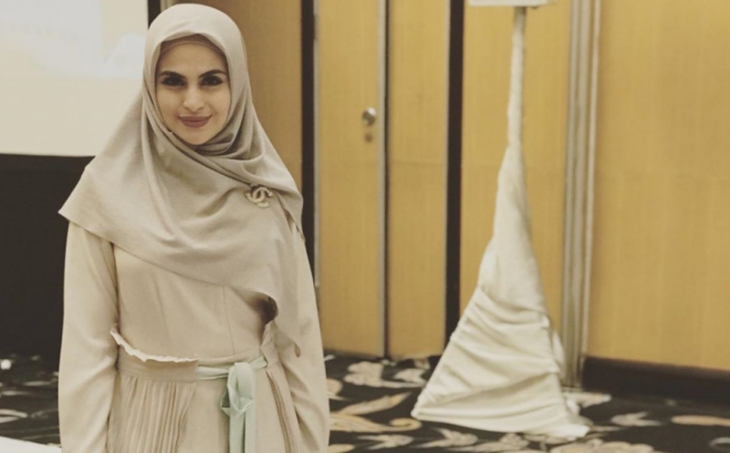 Asha Shara Tampil Mempesona Dalam Balutan Hijab