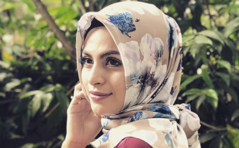 Asha Shara Tampil Mempesona Dalam Balutan Hijab