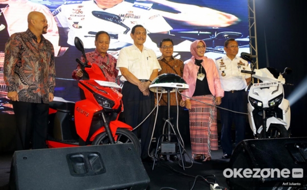 Menko Luhut Buka Pameran Indonesia Electric Motor Show 2019