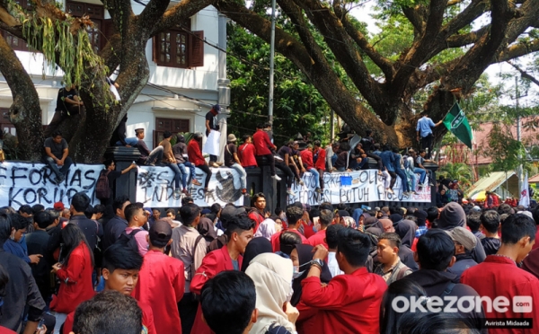 Demo di Gedung DPRD Kota Malang Ricuh, 3 Orang Terluka