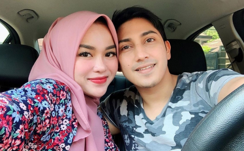 Intip Kebersamaan Miliuner Cantik Medina Zein Bersama Suami Tercinta