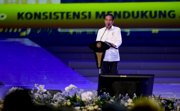 Momen Presiden Jokowi dan Surya Paloh Rangkulan & Berpelukan