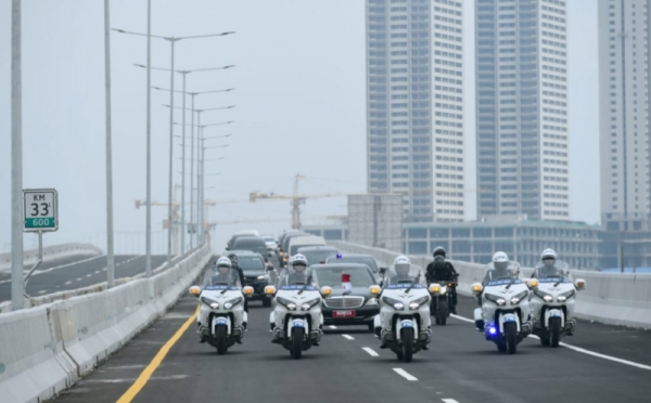 Presiden Jokowi Resmikan Jalan Tol Layang Jakarta-Cikampek