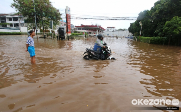 Jalan Panjang Masih Terendam Banjir