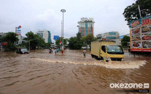 Jalan Panjang Masih Terendam Banjir