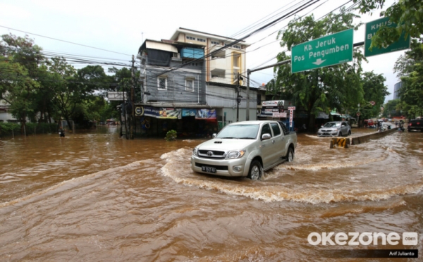 Jalan Panjang Masih Terendam Banjir