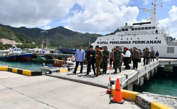 Ketika Presiden Jokowi Temui Ratusan Nelayan di Natuna