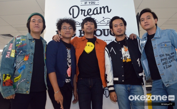 Mampir ke Okezone, D'Masiv Bawa Samar 