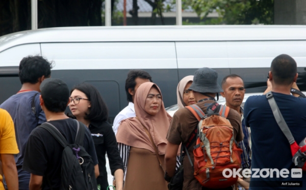 WNI Tiba di Halim, Keluarga Bentangkan Tulisan Welcome Home