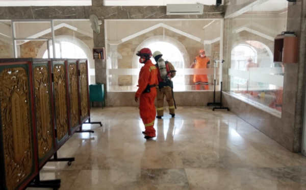 Masjid di Jagakarsa Disemprot Cairan Disinfektan