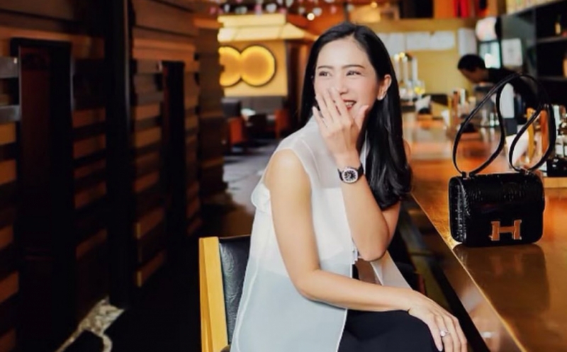 Potret Cantik Aktris Bunga Zainal