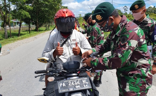 Yonif 754 Kostrad Gelar Aksi Pasang Bendera Merah Putih 0 : Foto ...