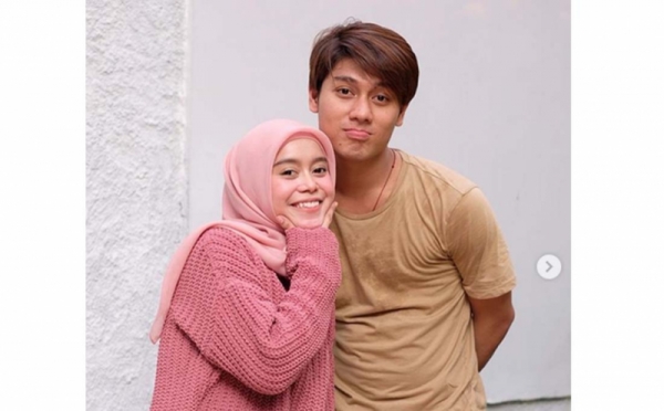 Rizky Billar Hubungannya dengan Lesty Hanya Sebatas Teman