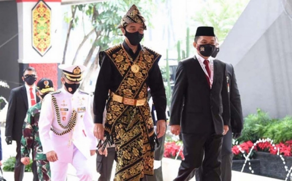 Presiden Jokowi Tiba Di Gedung Dpr Pakai Baju Adat Suku Sabu Ntt 0 Foto Okezone Foto