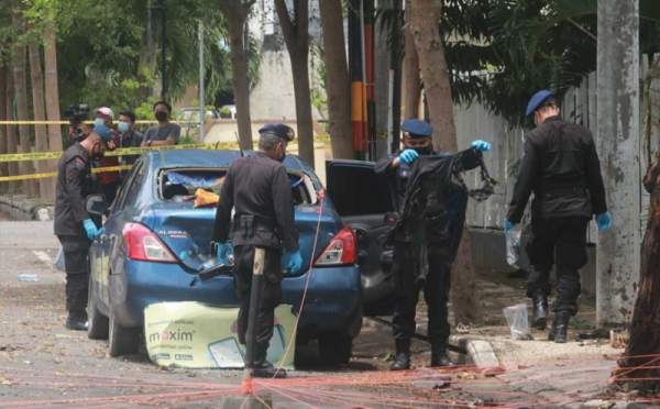Polisi Lakukan Olah TKP di Gereja Katedral Makassar