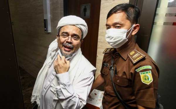 Tak Pernah Terlihat Langsung, Begini Tampilan Rizieq Shihab Sekarang 0 ...