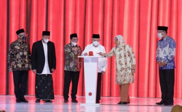 Wapres KH Ma'ruf Amin Bersama Menaker Ida Fauziyah Resmikan BLK di Ponpes Cipasung 0 : Foto Okezone Foto - Vimarsana News
