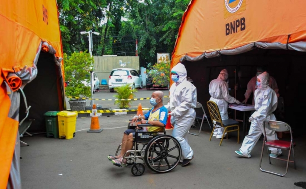 Pasien Membeludak, RSUD Bekasi Dirikan Tenda Darurat 0 ...