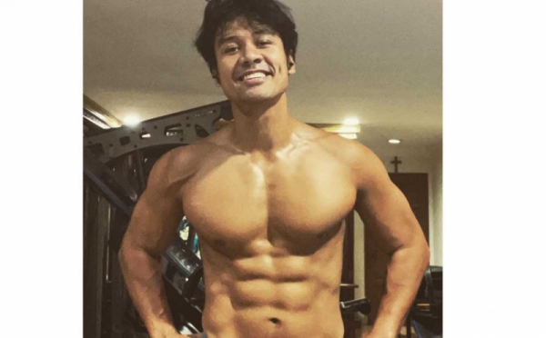 Pamer Badan Kekar, Chicco Jerikho: Nggak Percaya Covid Bicara dengan Punggungku 0 : Foto Okezone Foto - Vimarsana News