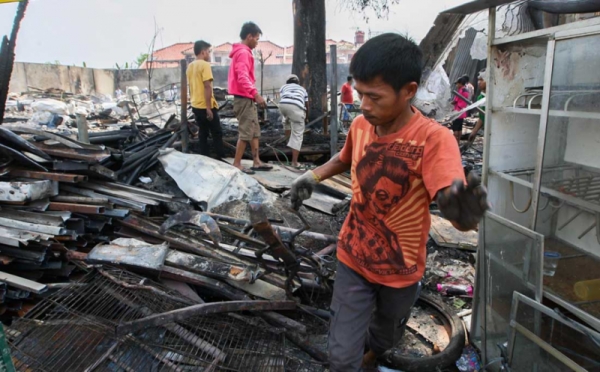 Lupa Padamkan Api saat Bakar Sampah, Lapak Rongsokan di Pondok Gede Ludes Terbakar 0 : Foto Okezone Foto - Vimarsana News