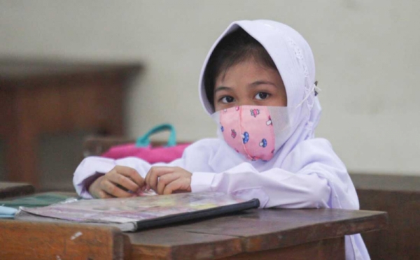 SDN Cipinang Melayu 08 Gelar Pembelajaran Tatap Muka, Lihat Suasananya 0 : Foto Okezone Foto - Vimarsana News