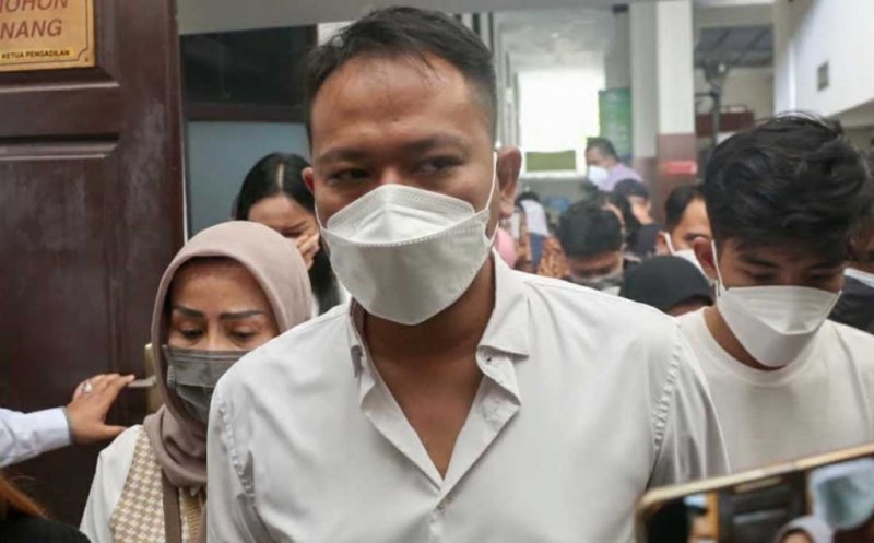 Vicky Prasetyo Divonis 4 Bulan Penjara, Kalina Menangis Histeris