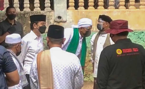 Presiden Jokowi Bersama Kepala BIN Budi Gunawan Tinjau Vaksinasi Door to Door di Aceh 0 : Foto Okezone Foto - Vimarsana News