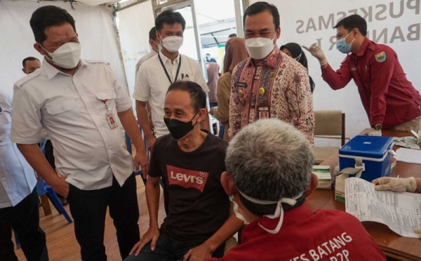 OJK Alokasikan 3.000 Dosis Vaksin Covid-19 untuk Kabupaten Batang 0 : Foto Okezone Economy - Vimarsana News