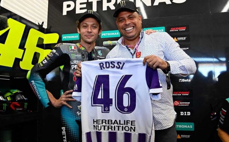 Ronaldo Peluk Valentino Rossi Seperti Adik Kakak yang Tak Lama Jumpa