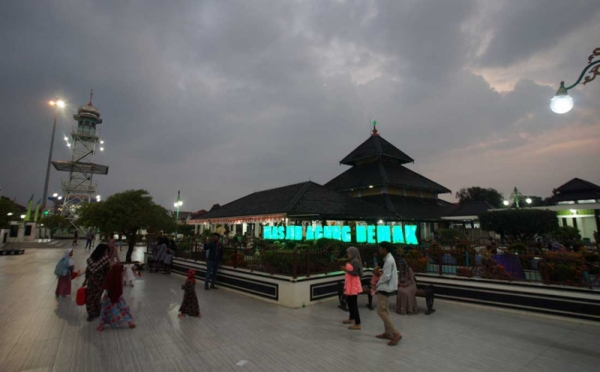 Masjid Agung Demak Tempat Berkumpulnya Wali Songo 0 Foto Okezone Muslim