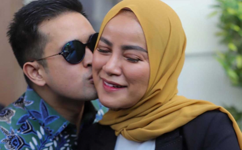 Momen Aufar Cium Mesra Olla Ramlan di Pengadilan Agama Jakarta Selatan