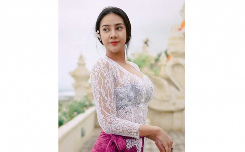 Anya Geraldine Pakai Kebaya Transparan, Bra Menerawang Bikin Resah Netizen