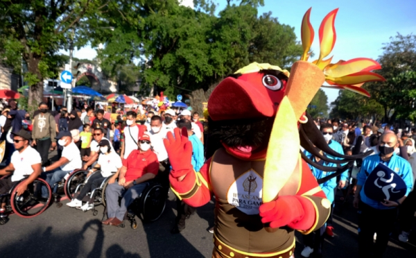 Parade Maskot Asean Para Games Xi 2022 Di Pusat Kota Solo 0 Foto