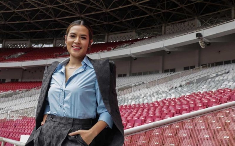 Pose Cantik Raisa Adriana di Stadion GBK